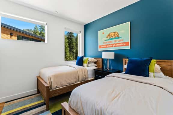 Tahoe Art Haus in Palisades | Hot Tub - Image 1