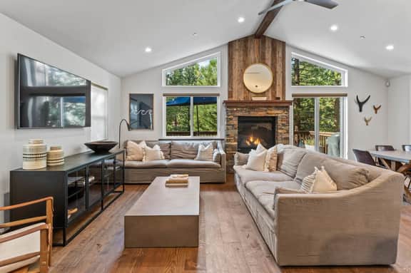 *NEW Pet Friendly Prosser Tree Haus | Hiking Retreat