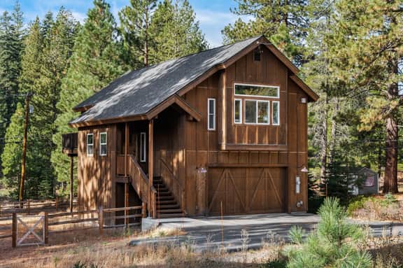 *NEW Pet Friendly Prosser Tree Haus | Hiking Retreat