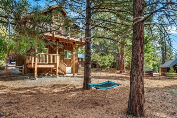 *NEW Pet Friendly Prosser Tree Haus | Hiking Retreat