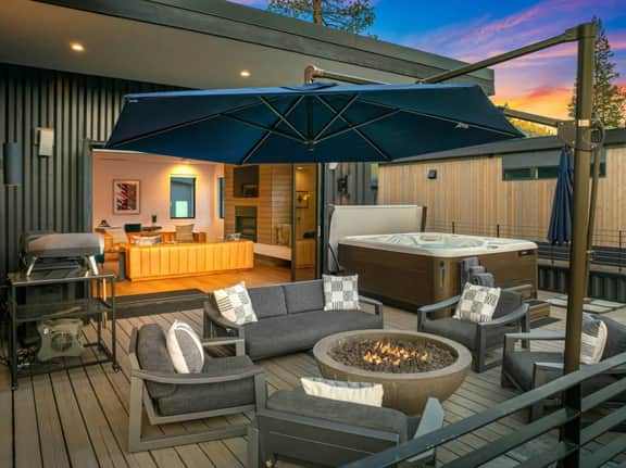 *NEW The Alpenglow House - w/Ski Shuttle & Hot Tub