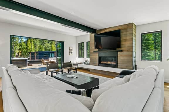 Peak Performance Home at Palisades - Saltwater Hot Tub
