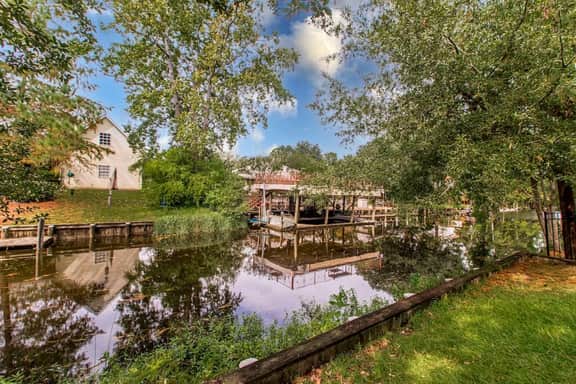The Southern House | Canal View & Pet Friendly