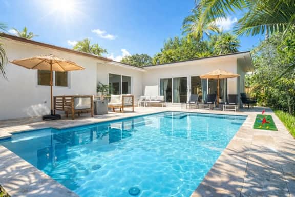 NEW Designer Villa: Pool, Grill, Games, Near Beach - Image 3