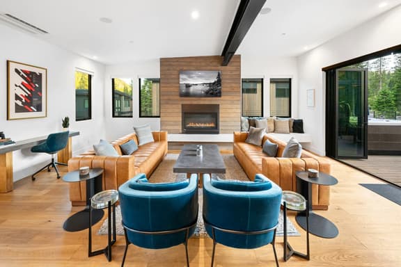 *NEW The Alpenglow House - w/Ski Shuttle & Hot Tub