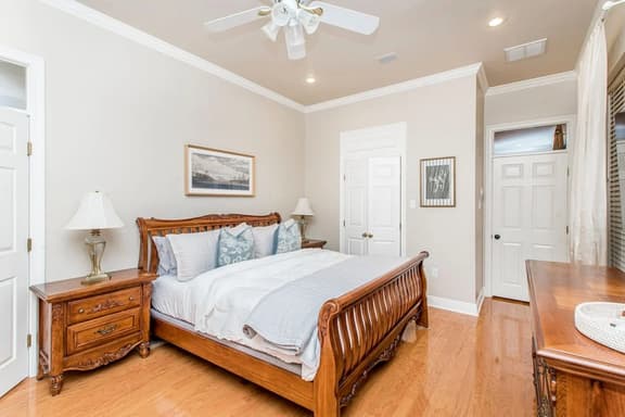 The Southern House | Canal View & Pet Friendly