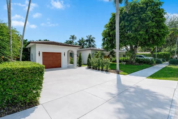Designer Pool Home • Near Las Olas • Sleeps 10