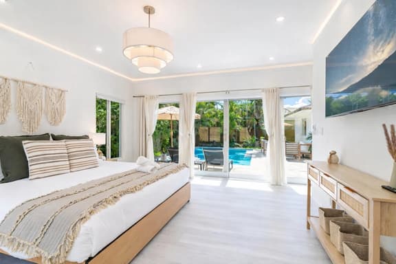 Las Olas Villa - Image 1
