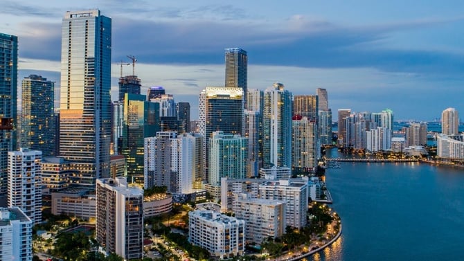 Airbnb Miami Guide: Top Neighborhoods, Rules, and Lunabase Management